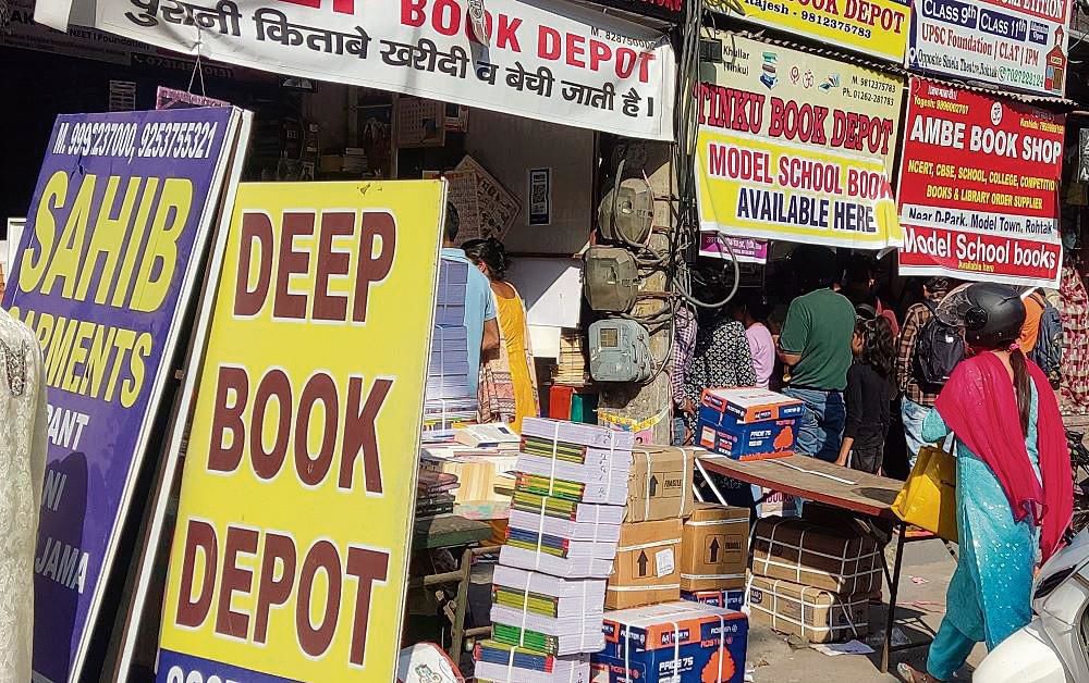 Rohtak: Pvt schools ‘forcing’ parents to buy books from specific shops