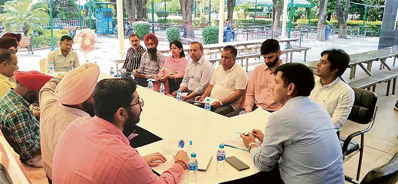 Aggarwal visits Niku Park, orders civic body to conduct safety audit of joyrides
