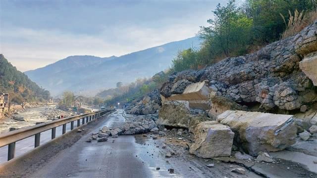 Frequent landslides on NH have Kullu villagers in panic