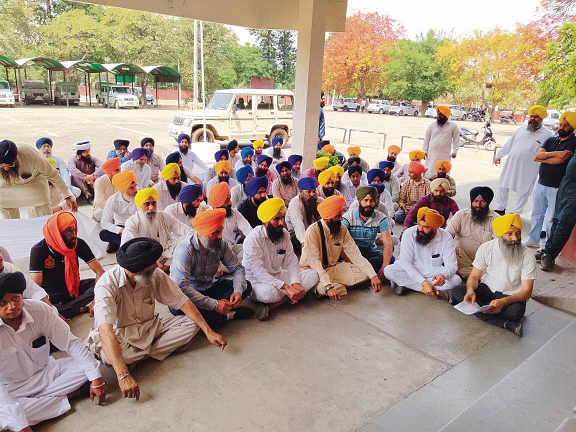 Salaries stuck, employees of Haryana Sikh Gurdwara Management Committee protest