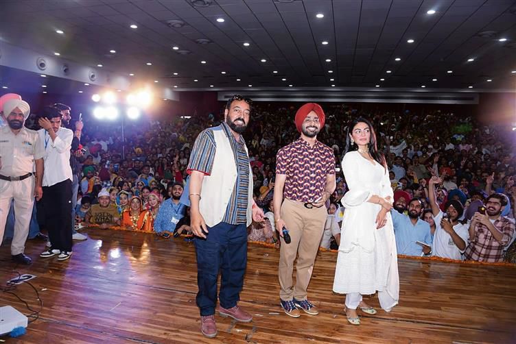 Neeru Bajwa, Satinder Sartaj add spark to Jashan festival at GNDU