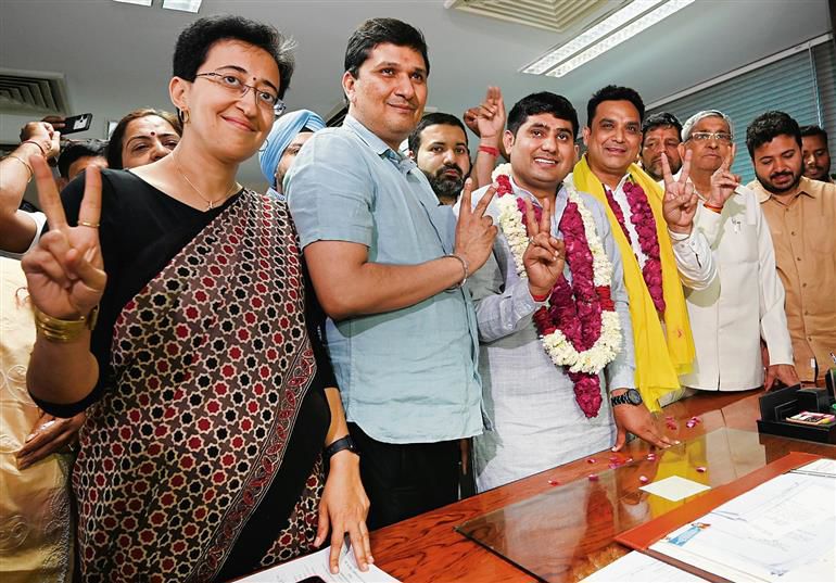 AAP, BJP candidates file papers for mayoral elections