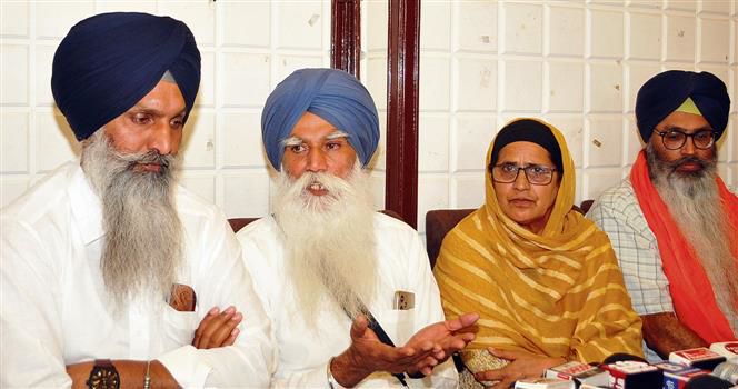 Virsa Valtoha visits Amritpal Singh’s parents for support, turns back disappointed