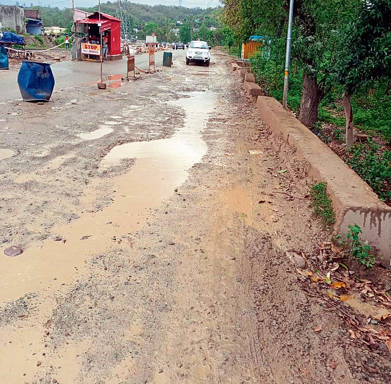 Potholes greet visitors at ‘gateway to Kangra’