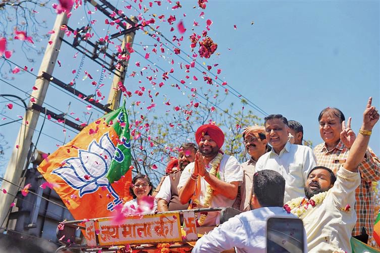 Ludhiana: In town as BJP man, Ravneet Singh Bittu gets big welcome
