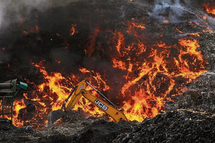 Fire breaks out at Ghazipur landfill site