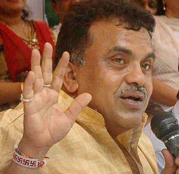 'I was expelled after I quit', claims Sanjay Nirupam on his ouster from Congress