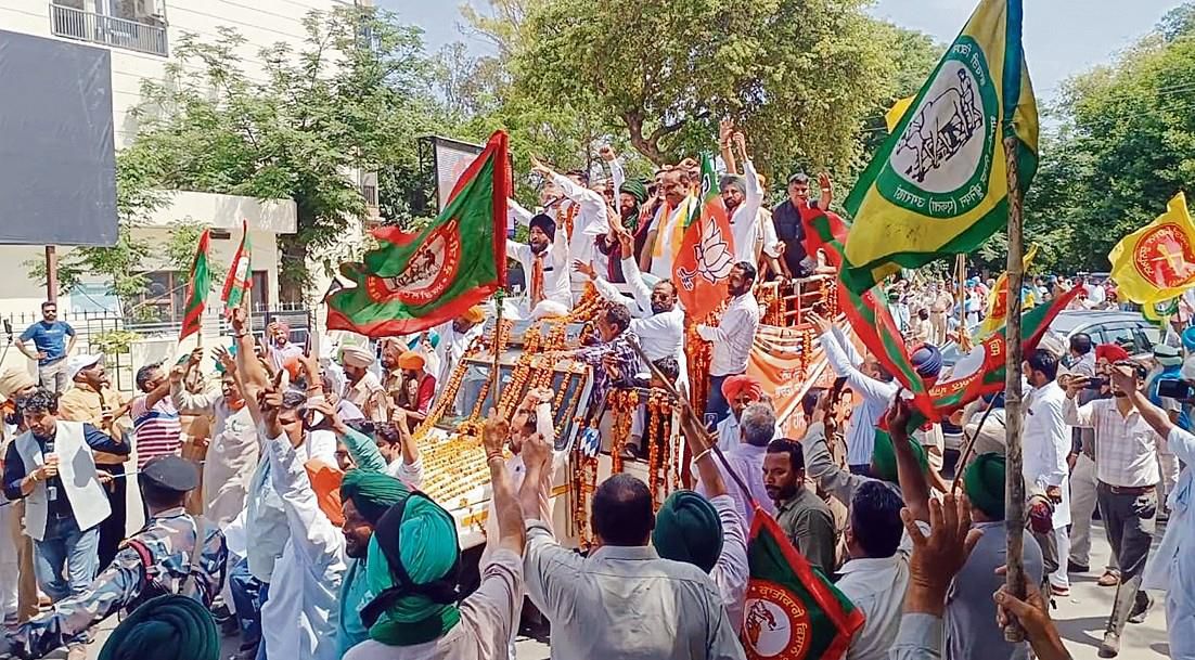 Farmers stage protest against BJP candidate Hans Raj Hans in Rampura Phul