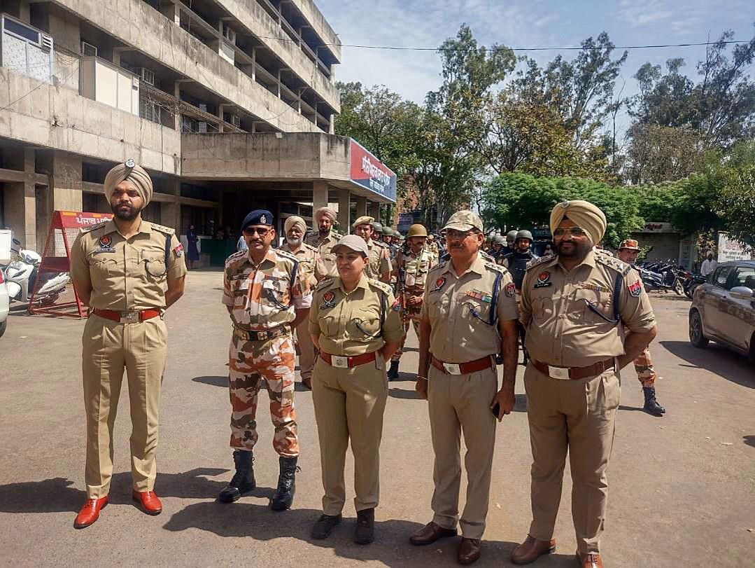 Police conduct flag march at Fatehgarh Sahib