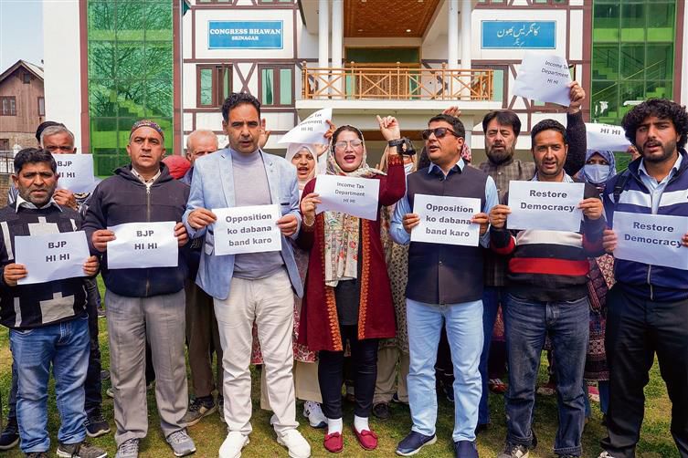 Srinagar: Congress protests I-T notices,  calls it ‘politically motivated’