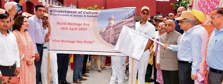 Dulloo flags off heritage walk in Jammu