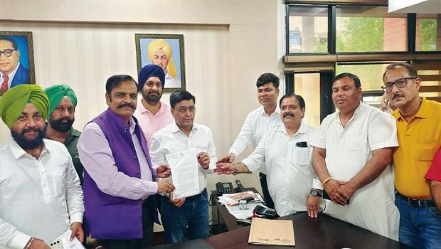 Hand over Children’s Park at Company Bagh to public: Kunwar Vijay Pratap Singh to AIT Chairman