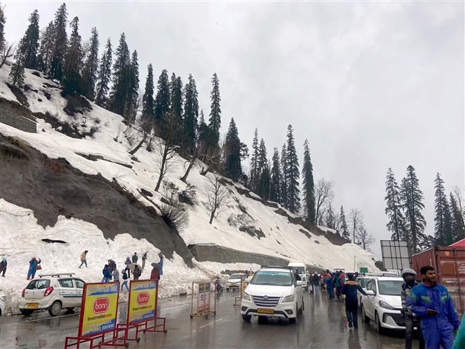 112 roads closed in Himachal as snow, rain lash state