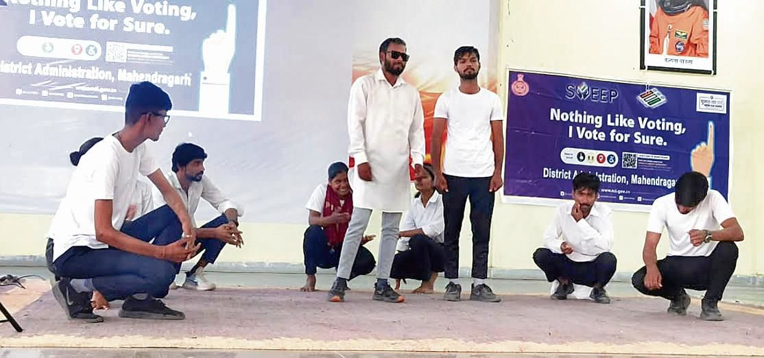 From selfie points to plays, Mahendragarh administration going all out to educate voters