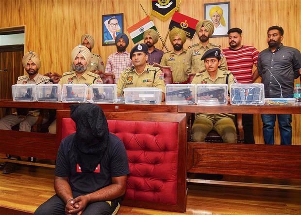 Extortion calls: Police seize seven  more guns, SSP’s stamp from duo