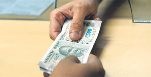 Lab technician suspended for accepting bribe