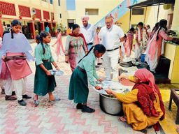 Food commission member checks mid-day meal quality in govt schools