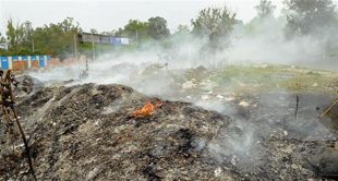 Burning of waste heaps goes on unabated in Amritsar