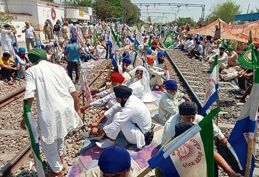 Farm unions block train traffic near Shambhu, seek release of protesters