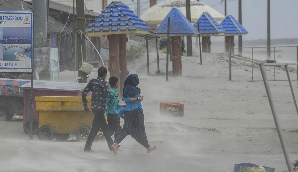 2 die as Cyclone Remal ravages parts of West Bengal; heavy rain to continue