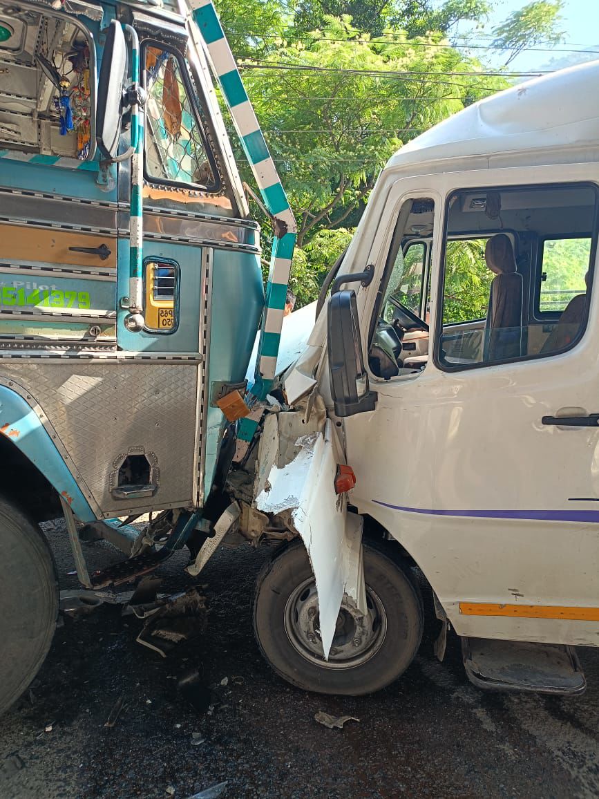 11 tourists from Haryana injured in road accident on Chandigarh-Manali highway near Mandi