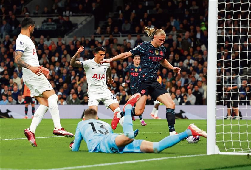Erling Haaland double puts Manchester City within striking distance