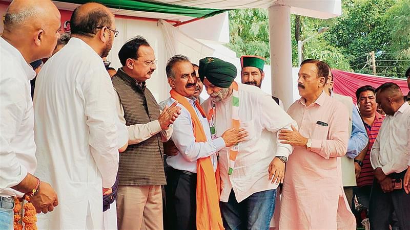 Congress gets boost as BJP’s Manish Tomar, Harpreet Singh Ratan switch camp