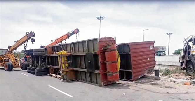 Tragedy averted as truck overturns at flyover