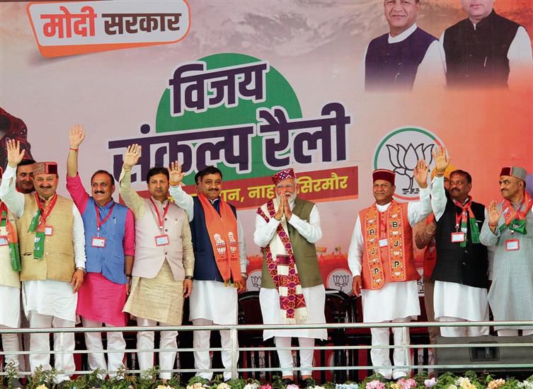 ‘Taalebaaz’ Congress disbanded panel that conducted job exams: PM Modi at Nahan
