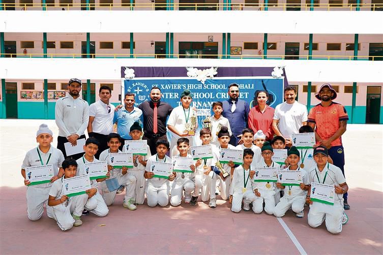St Xavier’s High School, Mohali, lift cricket tournament trophy