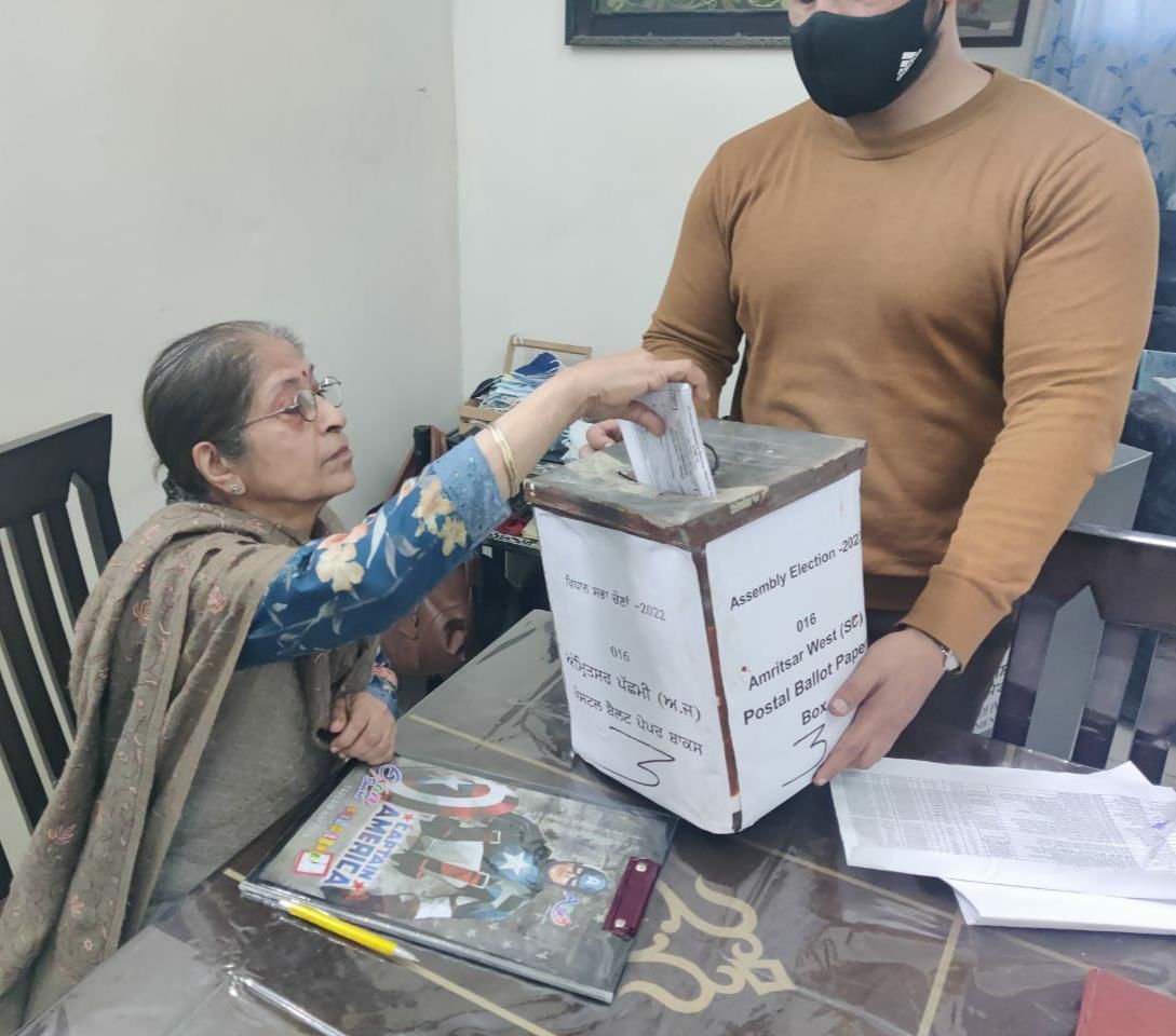 Srinagar's visually impaired man first in Valley to use EC’s home voting facility