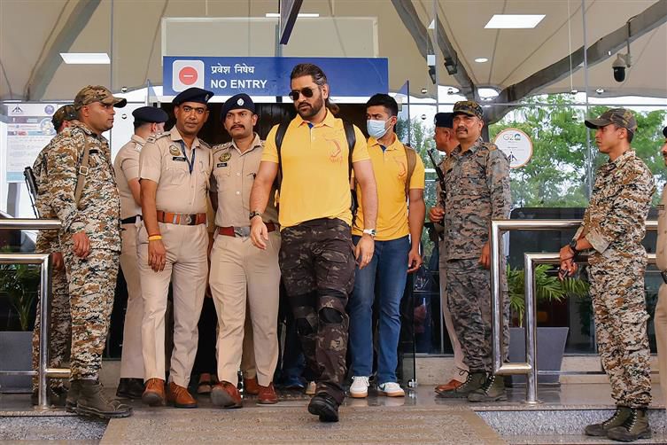 Mahendra Singh Dhoni star attraction as Chennai Super Kings check in