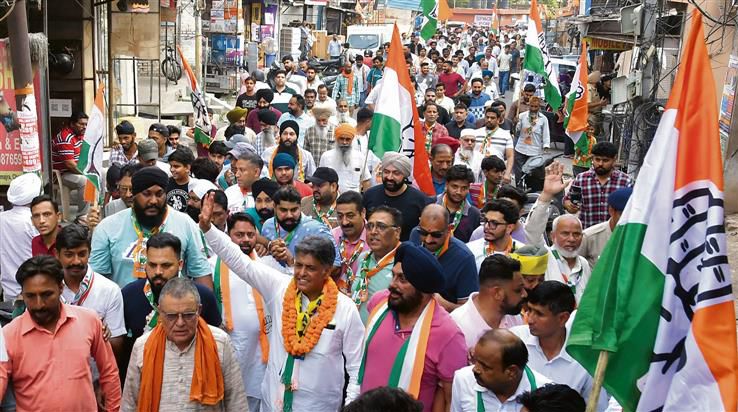 Chandigarh Congress candidate Manish Tewari ramps up padyatra, shifts focus to colonies