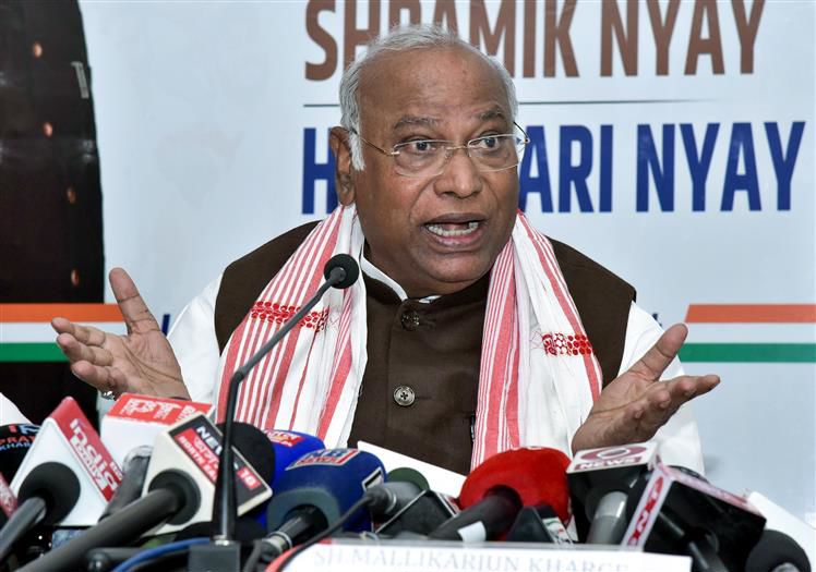 PM Modi seems to be gripped by desperation and worry: Kharge