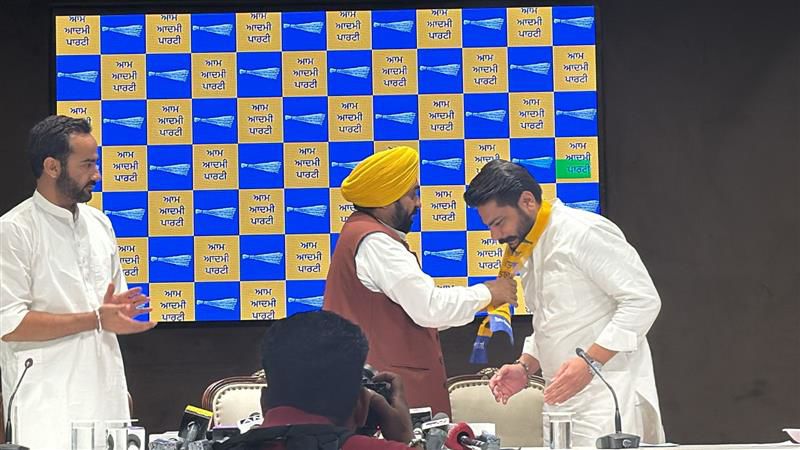 Dalvir Goldy joins AAP day after quitting Congress; Bhagwant Mann calls him ‘good, promising’ candidate