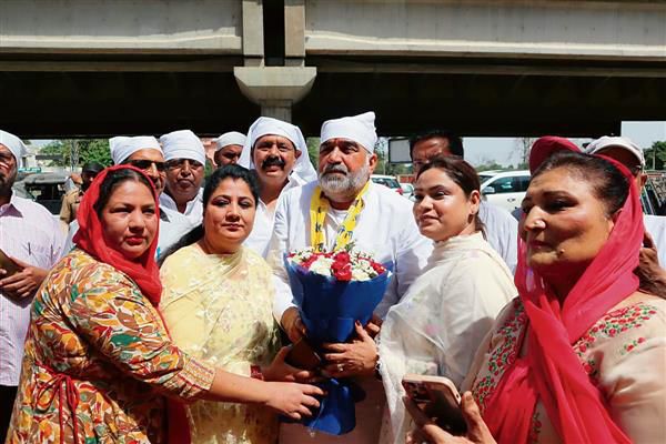 AAP candidate Pappi opens poll office