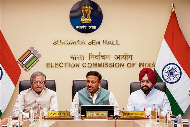 Exercise restraint: Election Commission ticks off BJP, Congress over divisive agenda