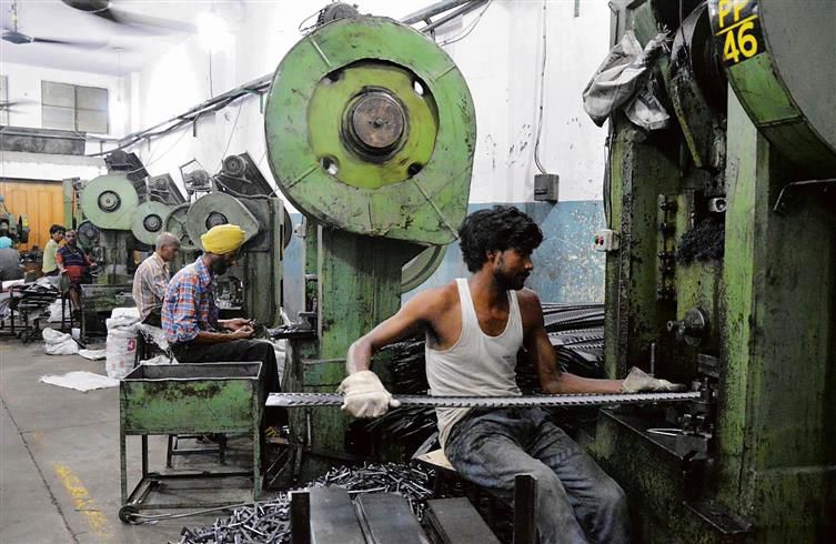 Labour pangs: Punjab businessmen offer incentives
