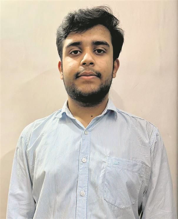 Sunhet lad excels for  IIT course