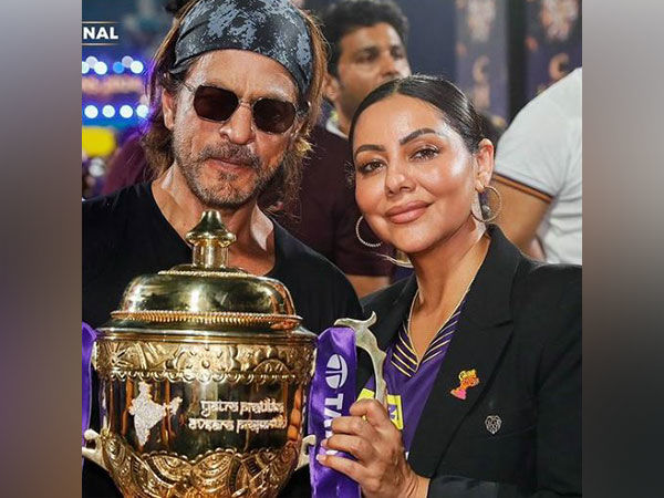 ‘Insanely’ viral photo: Shah Rukh Khan and Gauri Khan with IPL trophy after KKR's win