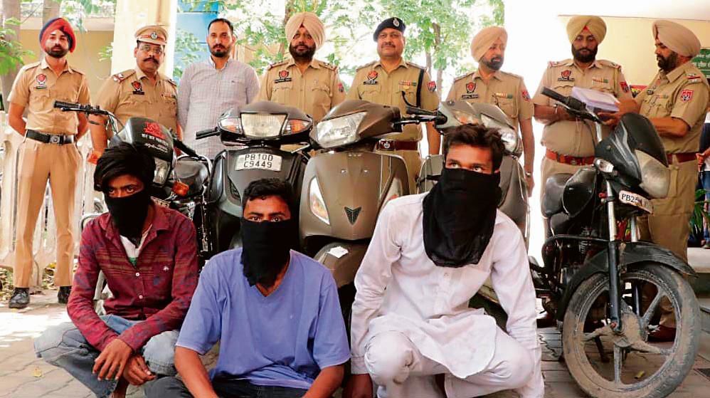 Four members of vehicle thieves’ gang in police net; 5 two-wheelers, gun seized
