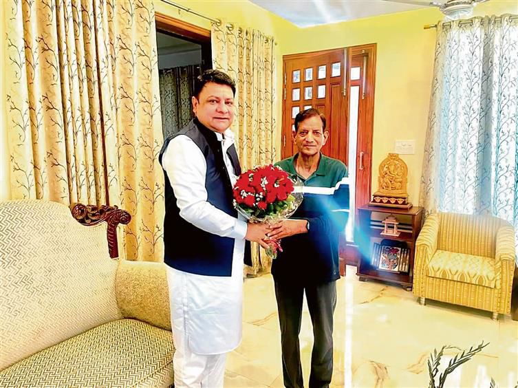 BJP’s Dharamsala nominee Sudhir Sharma meets Kangra MP Kishan Kapoor