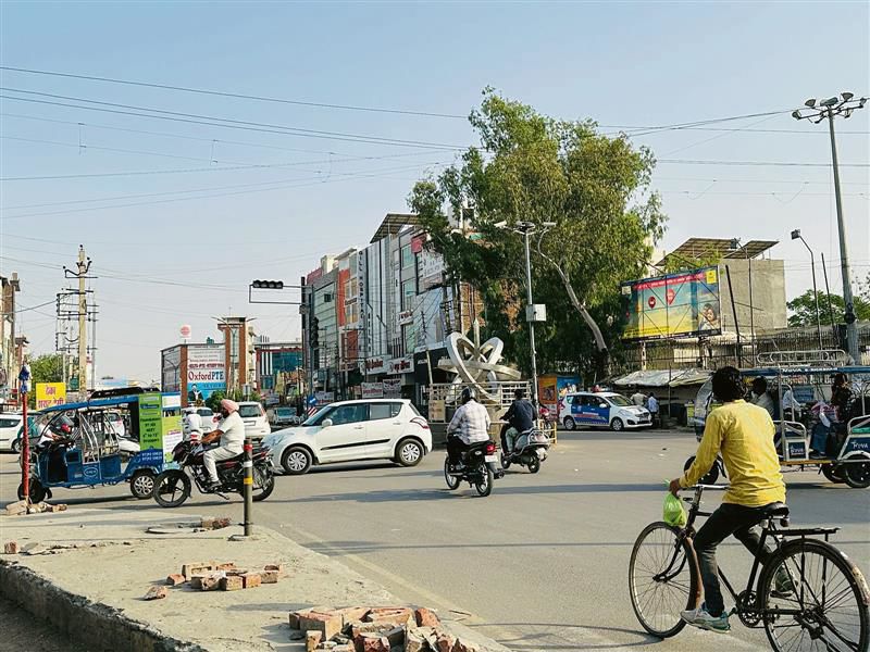 Year on, Sirsa traffic lights costing Rs 17L defunct, cause chaos