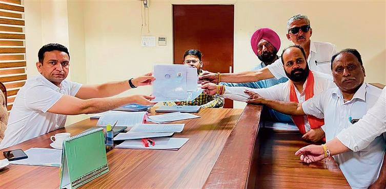 With 2 more in poll fray, candidate count reaches six for Amritsar seat