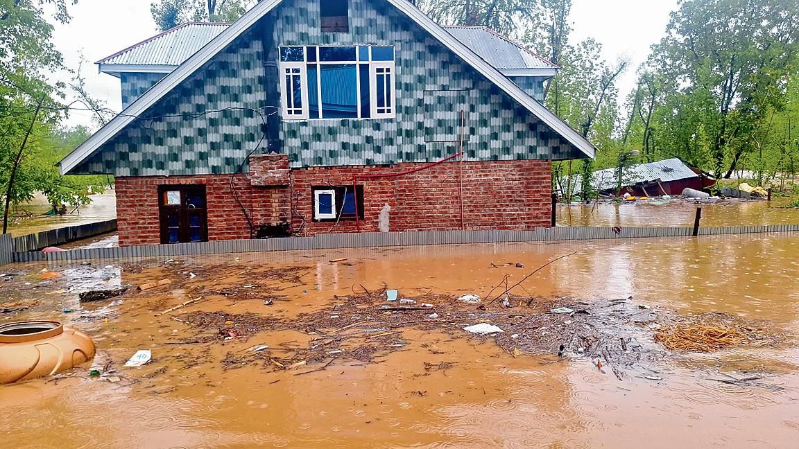Threat of flood subsides in Kashmir Valley as water levels recede