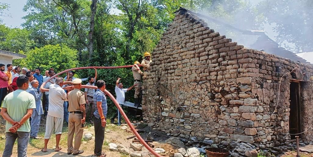 Villager dies in cowshed fire