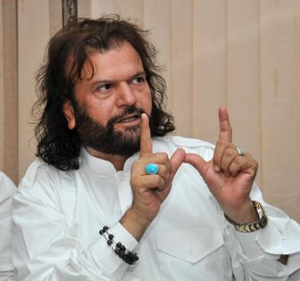 AAP files complaint with Election Commission against Faridkot candidate Hans Raj Hans for issuing threats to protesting farmers