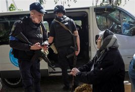 Thousands of civilians flee northeast Ukraine as Russia presses renewed border assault
