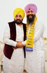 INDIA VOTES 2024: Akali Dal defector Hardeep Singh joins AAP, boost for Manish Tewari