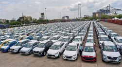 Domestic passenger vehicle sales lose momentum in April